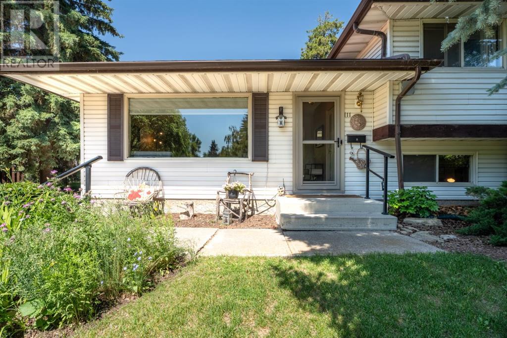 111 Lynnbrook Bay SE