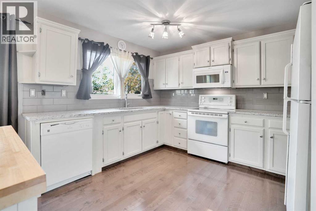 4764 Rundlewood Drive NE