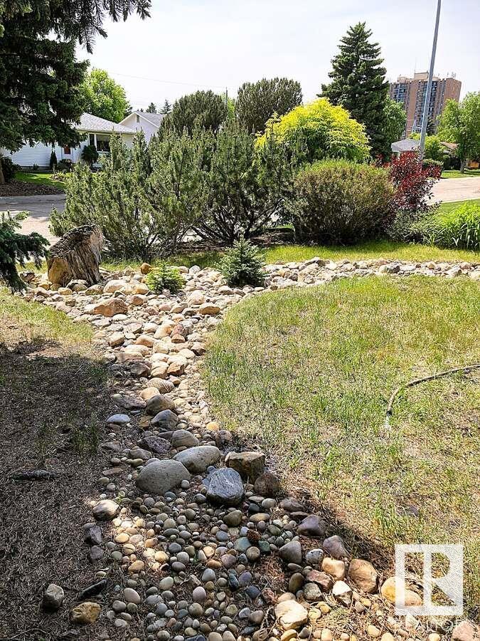 15212 86 AV NW