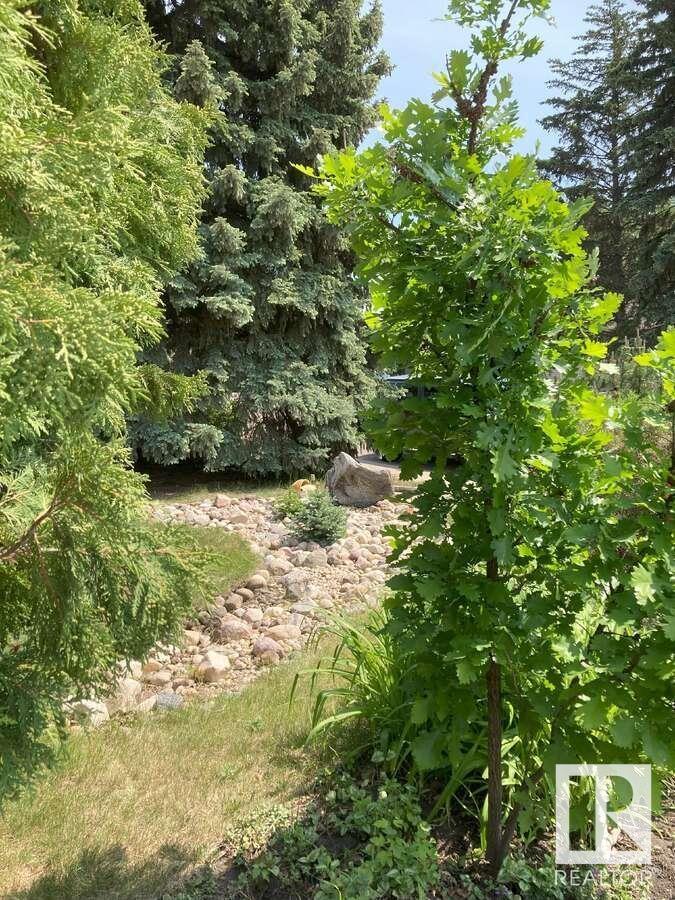 15212 86 AV NW