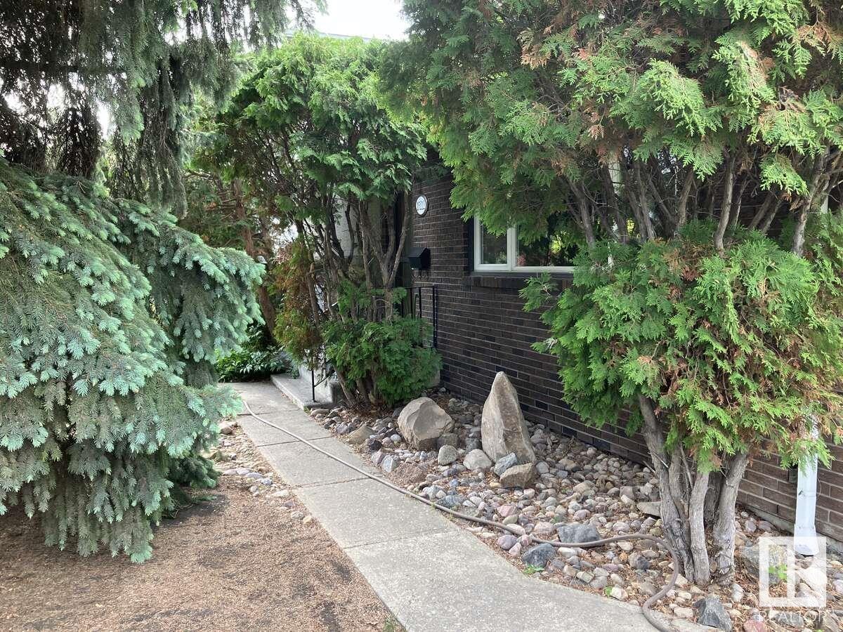 15212 86 AV NW