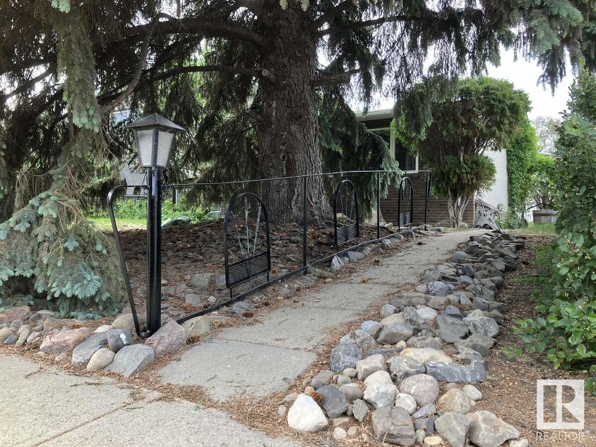 15212 86 AV NW