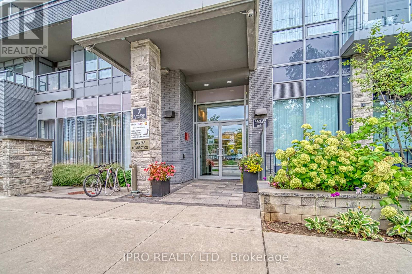 701 - 7 KENASTON GARDENS