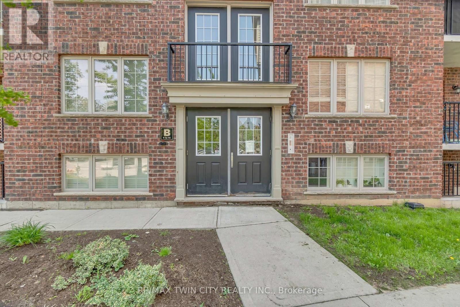 12 - 950 HIGHLAND ROAD W