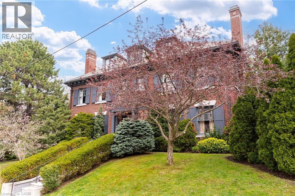 5 UNDERCLIFFE Avenue