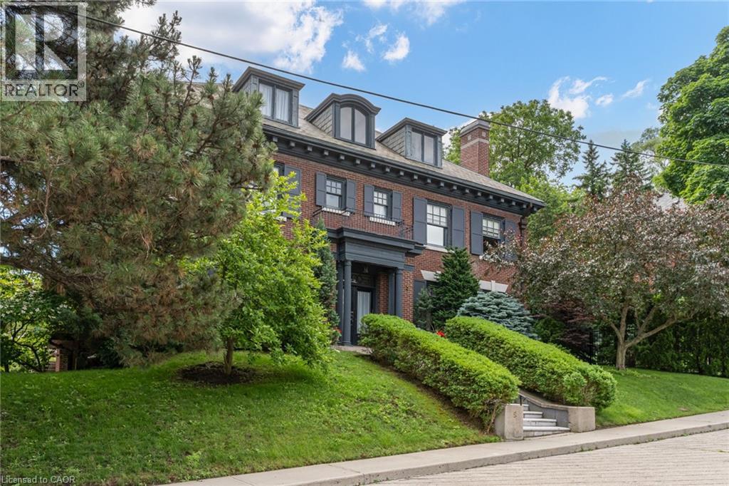 5 UNDERCLIFFE Avenue