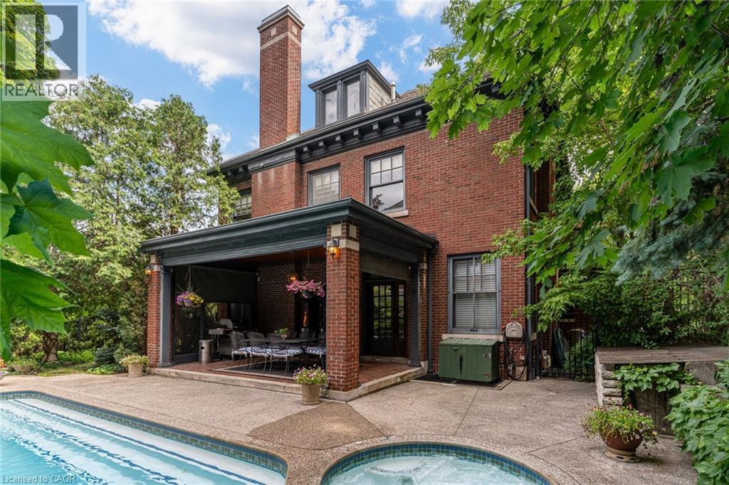 5 UNDERCLIFFE Avenue