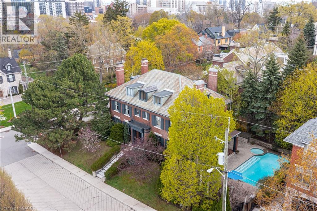 5 UNDERCLIFFE Avenue