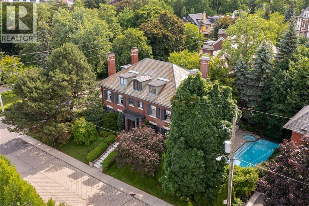 5 UNDERCLIFFE Avenue