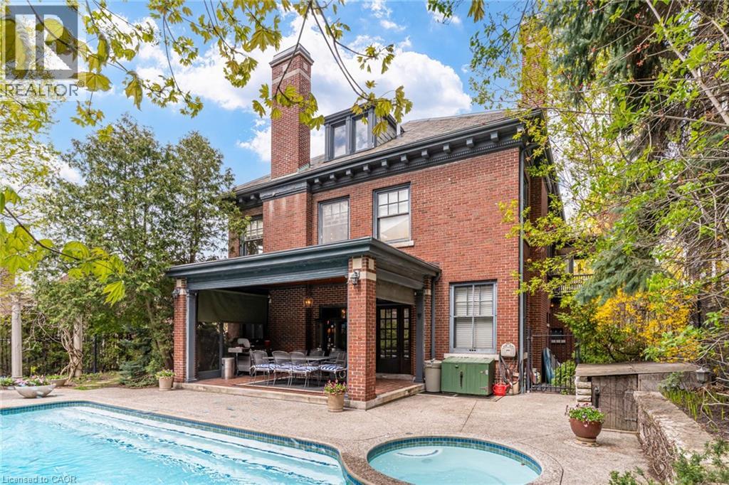5 UNDERCLIFFE Avenue