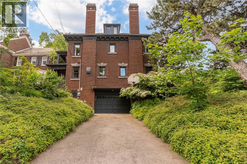 5 UNDERCLIFFE Avenue