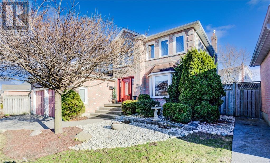 25 LYNNVALLEY Crescent