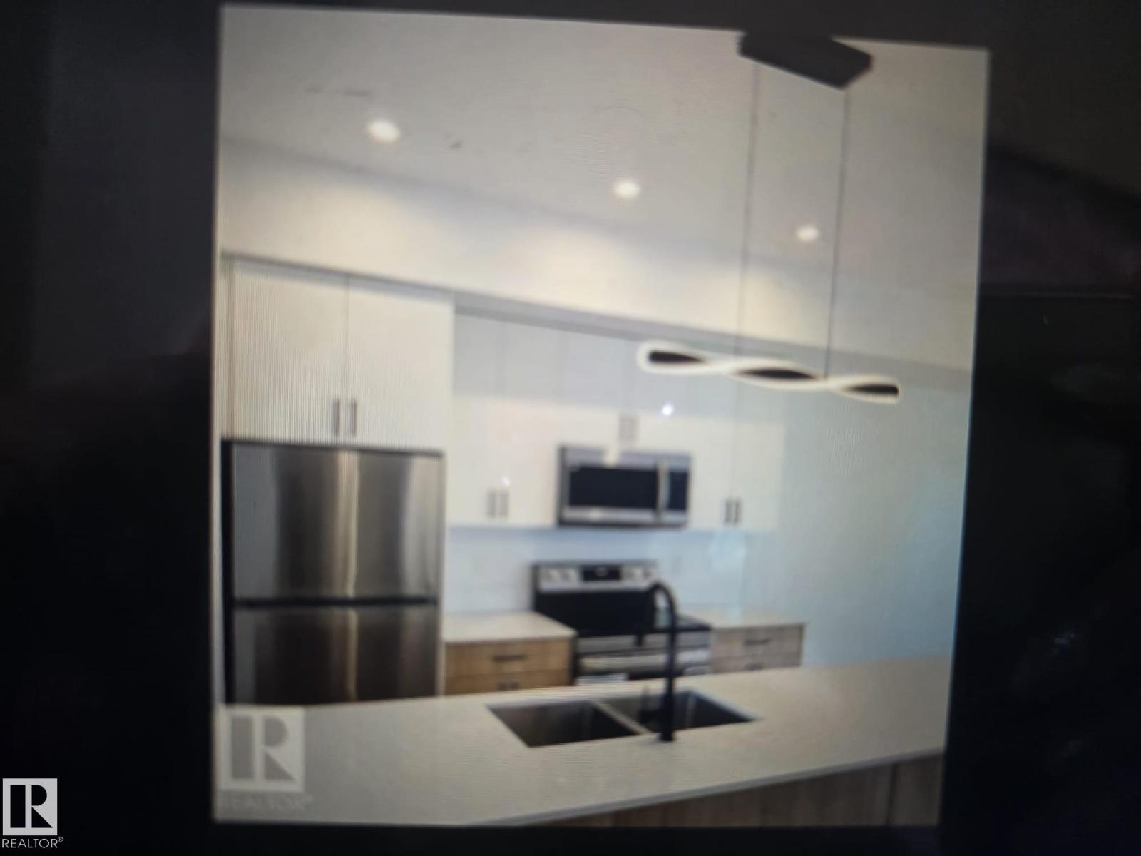 #29 18120 28 AV SW