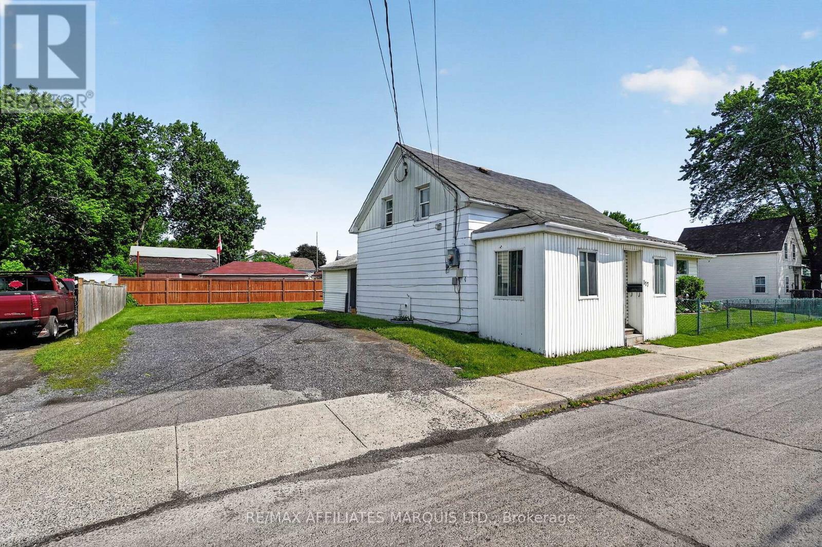 Photo 1 of 23 — 117 SIXTH STREET W, Cornwall, ON K6J2W7