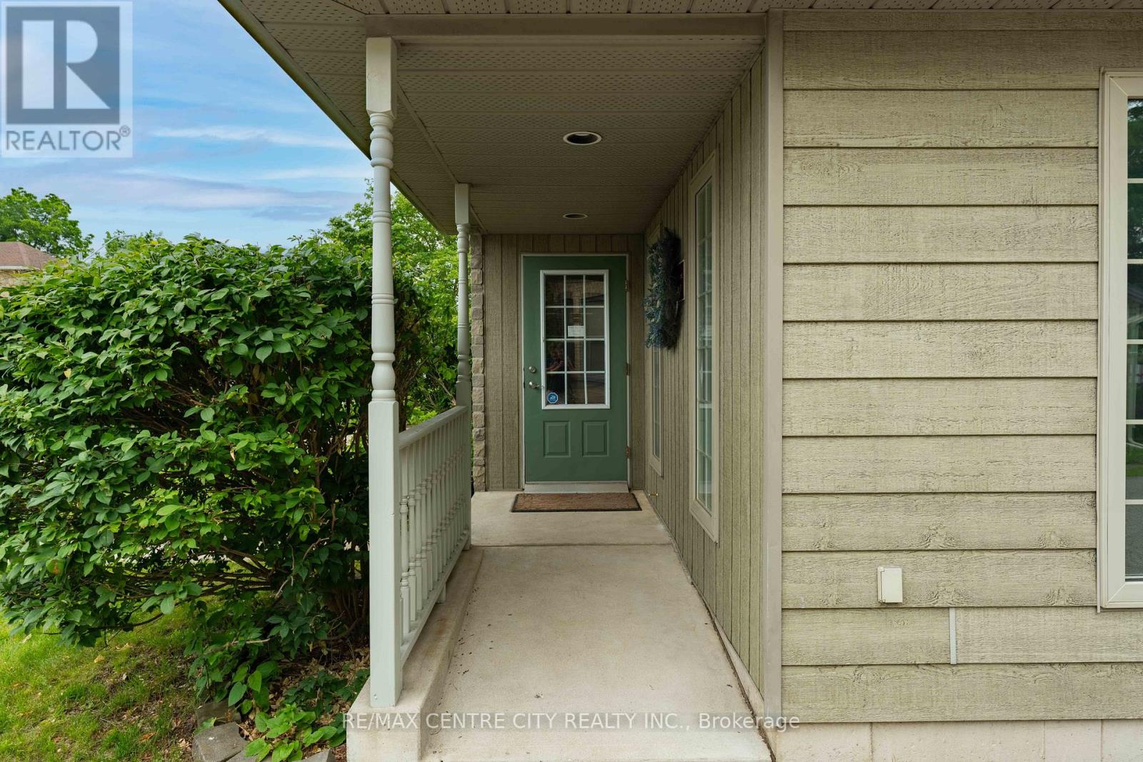 220 TALBOT STREET E