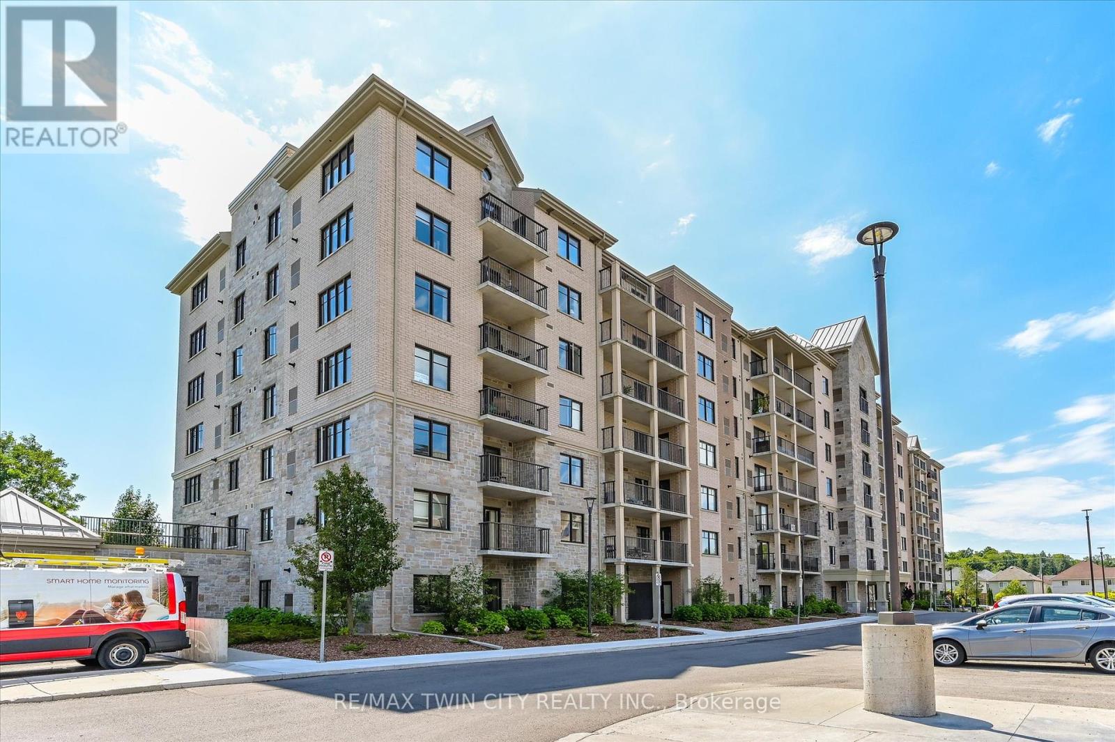 301 - 776 LAURELWOOD DRIVE