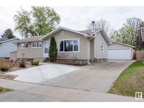 15 GRANITE AV St. Albert AB T8N0V3