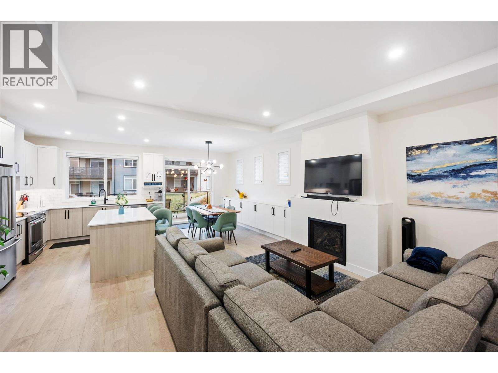 8000 VEDETTE Drive Unit# 22