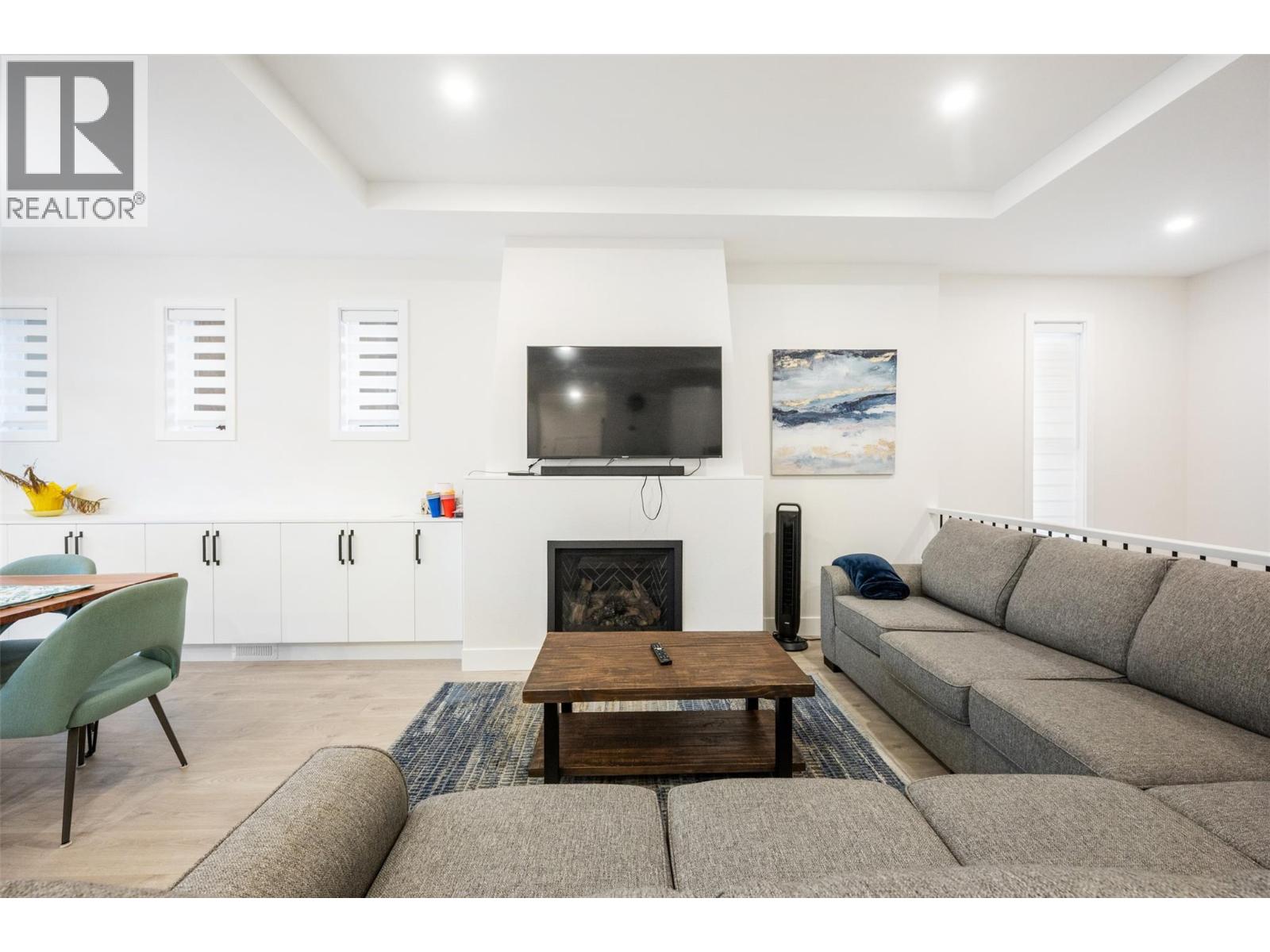 8000 VEDETTE Drive Unit# 22