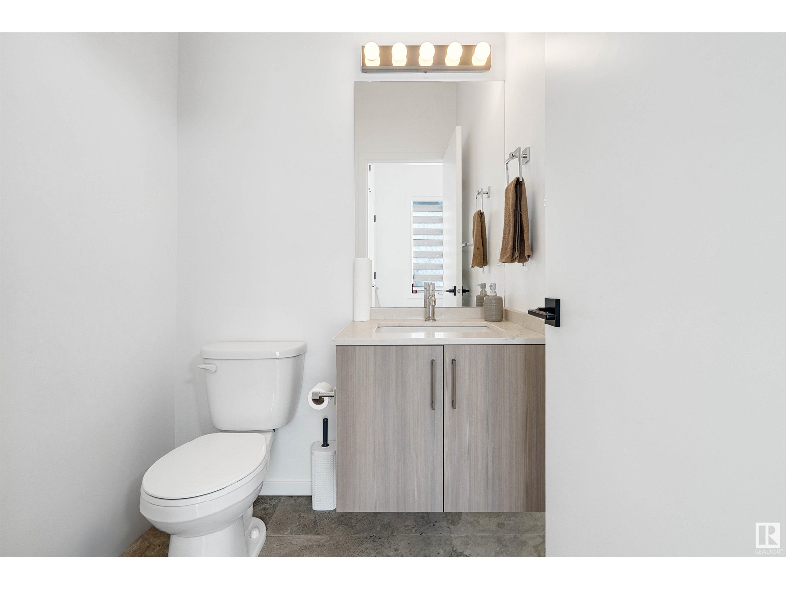 16204 102 AV NW