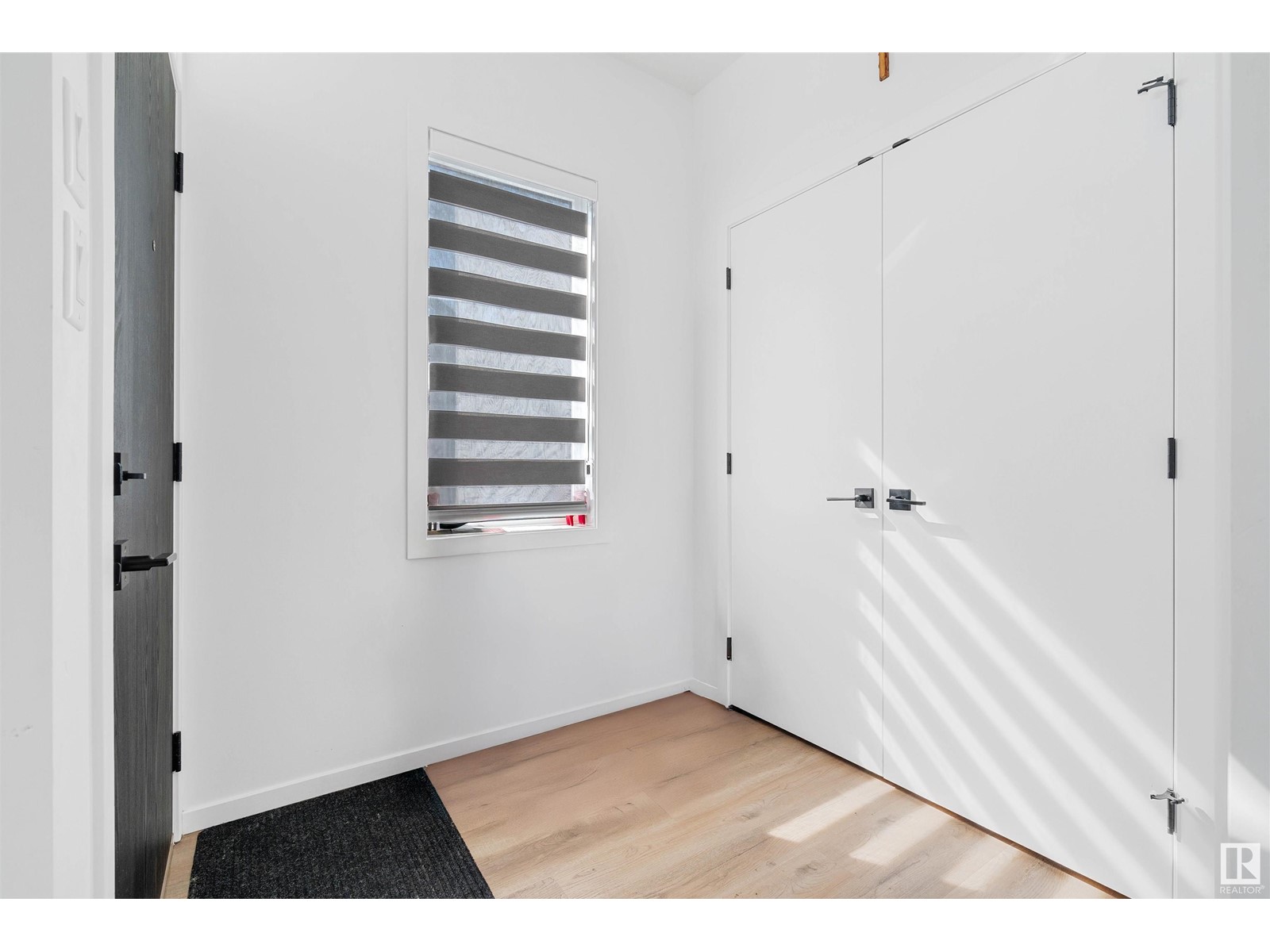 16204 102 AV NW