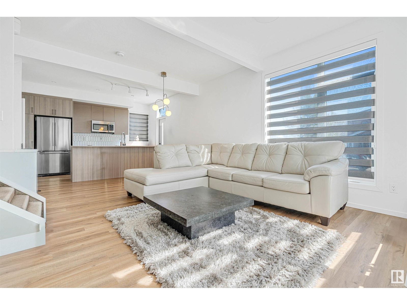 16204 102 AV NW