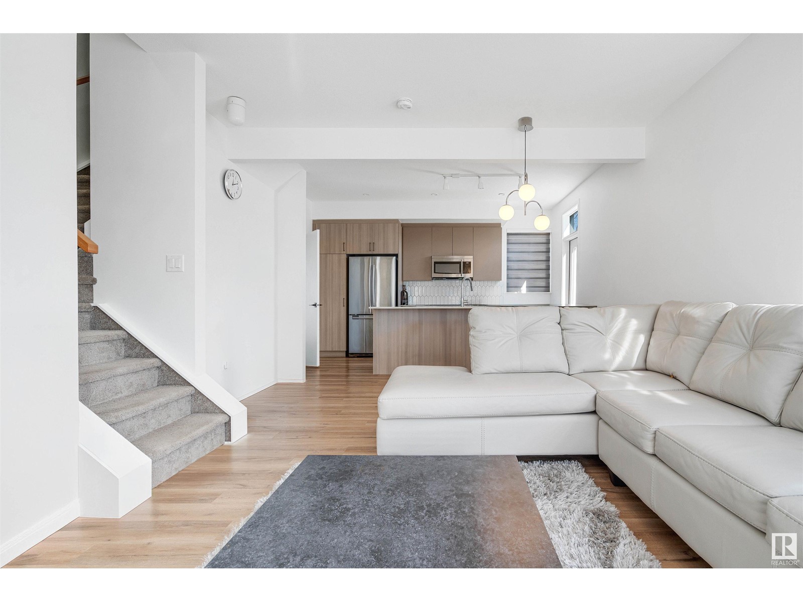 16204 102 AV NW