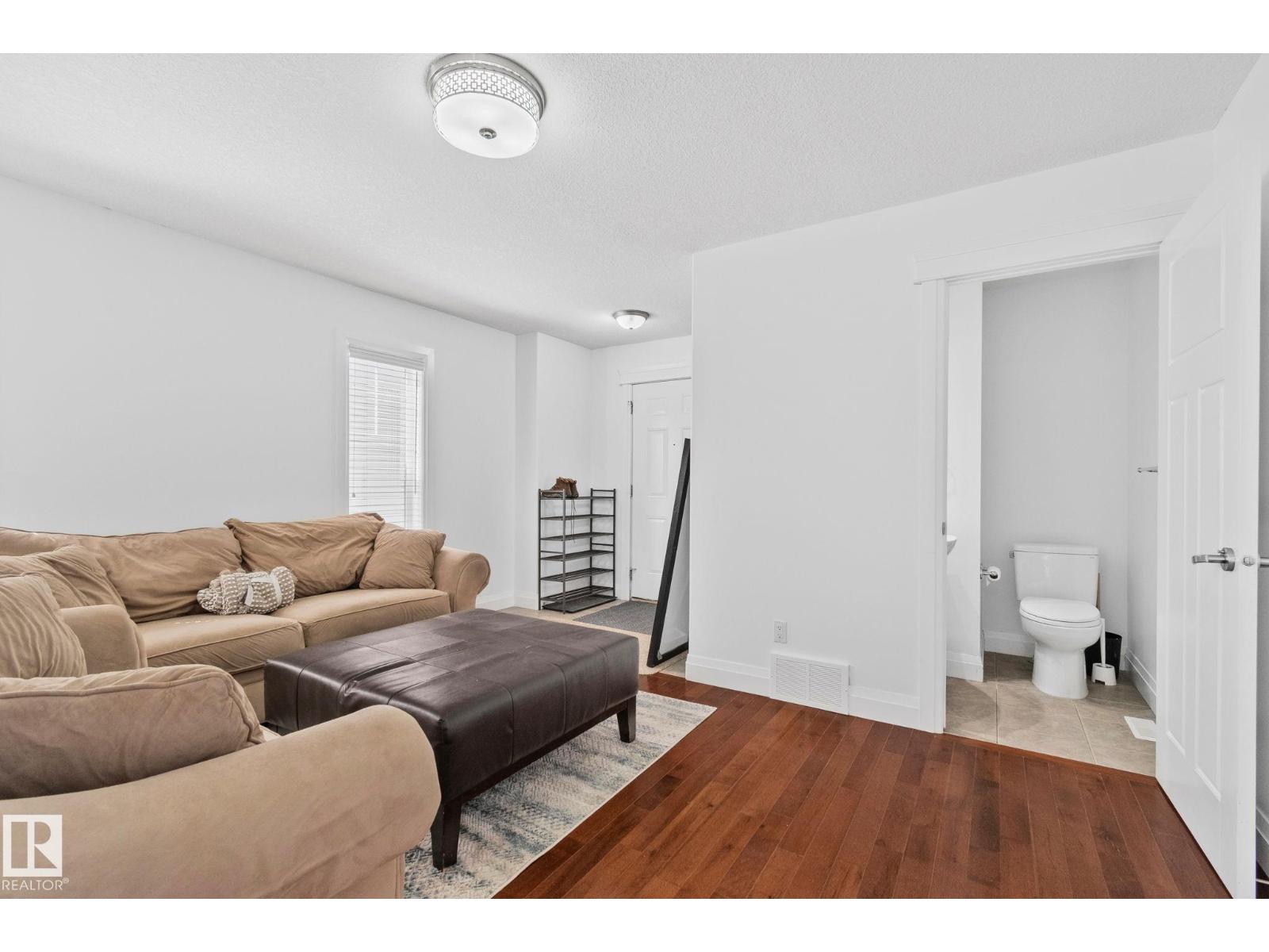 10813 66 AV NW