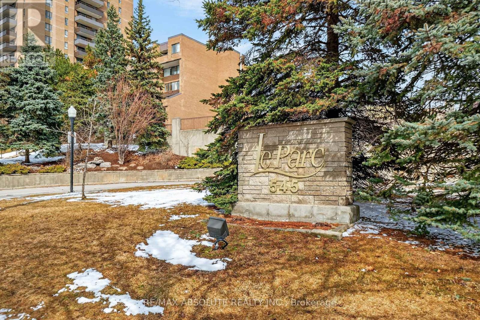 806 - 545 ST LAURENT BOULEVARD