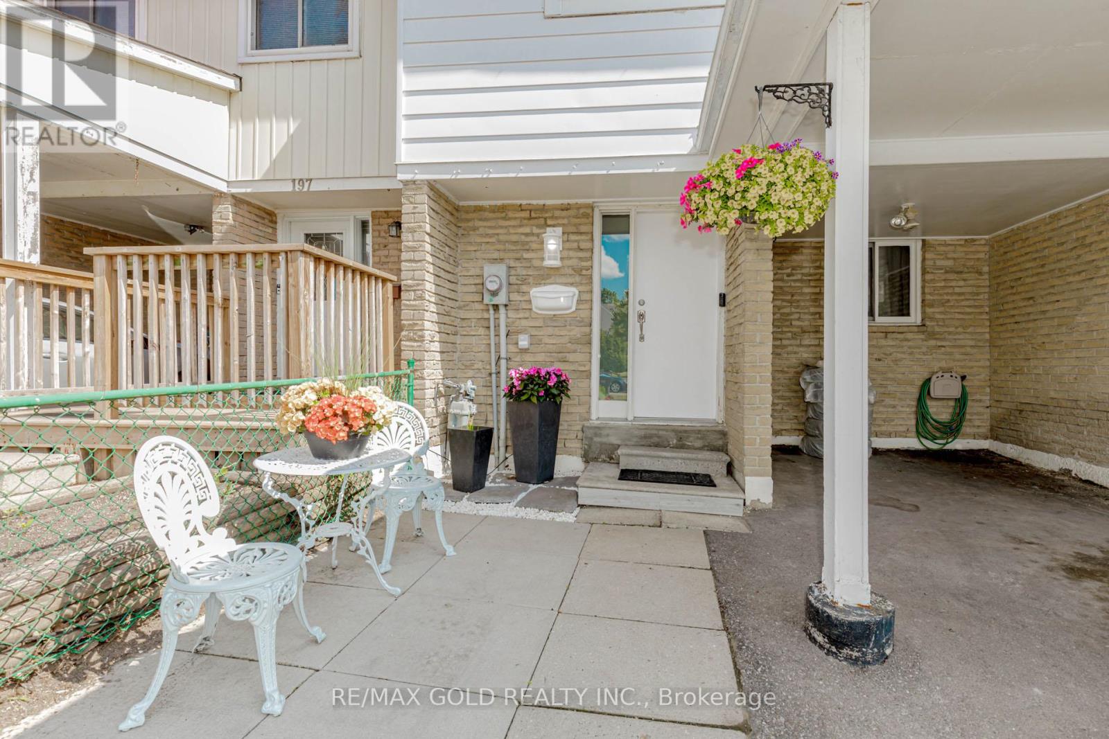 195 ROYAL SALISBURY WAY