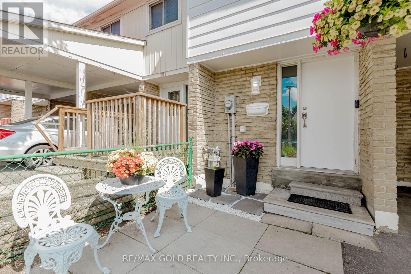 195 ROYAL SALISBURY WAY