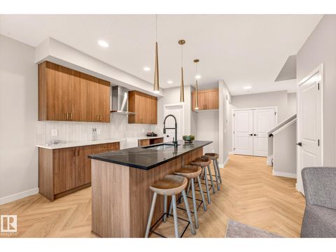 4108 208 ST NW Edmonton AB T6M3E4