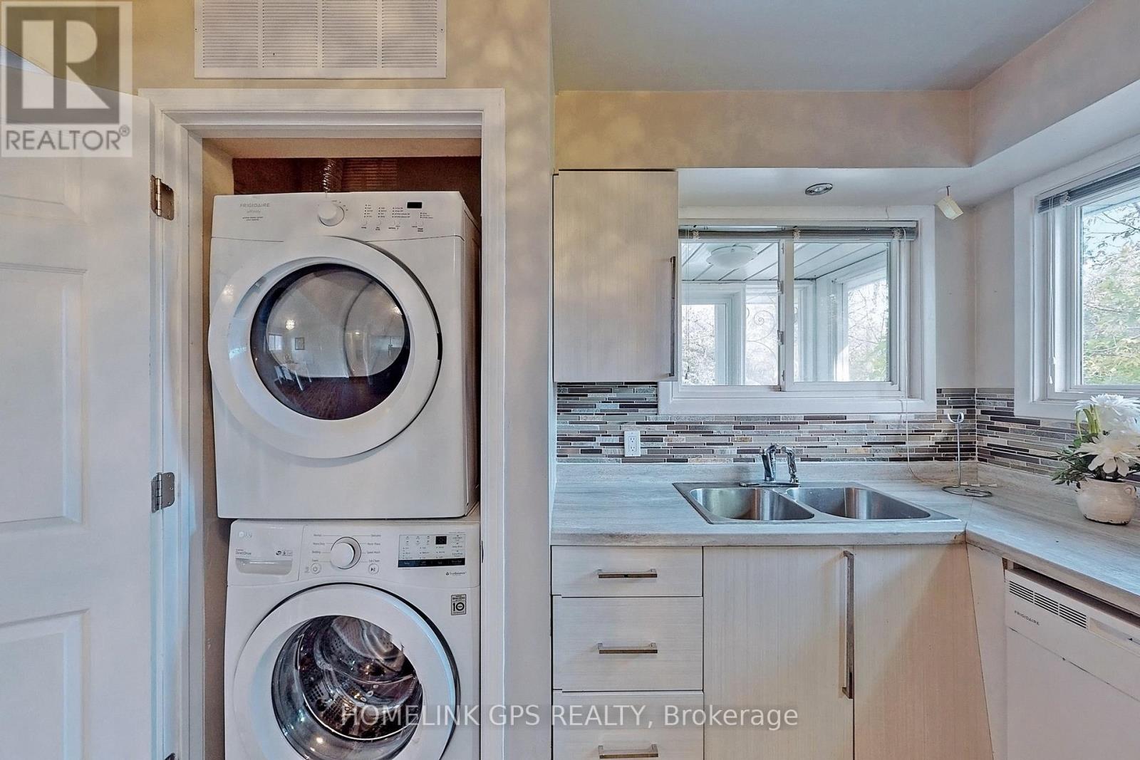 267 ELGIN MILLS ROAD W