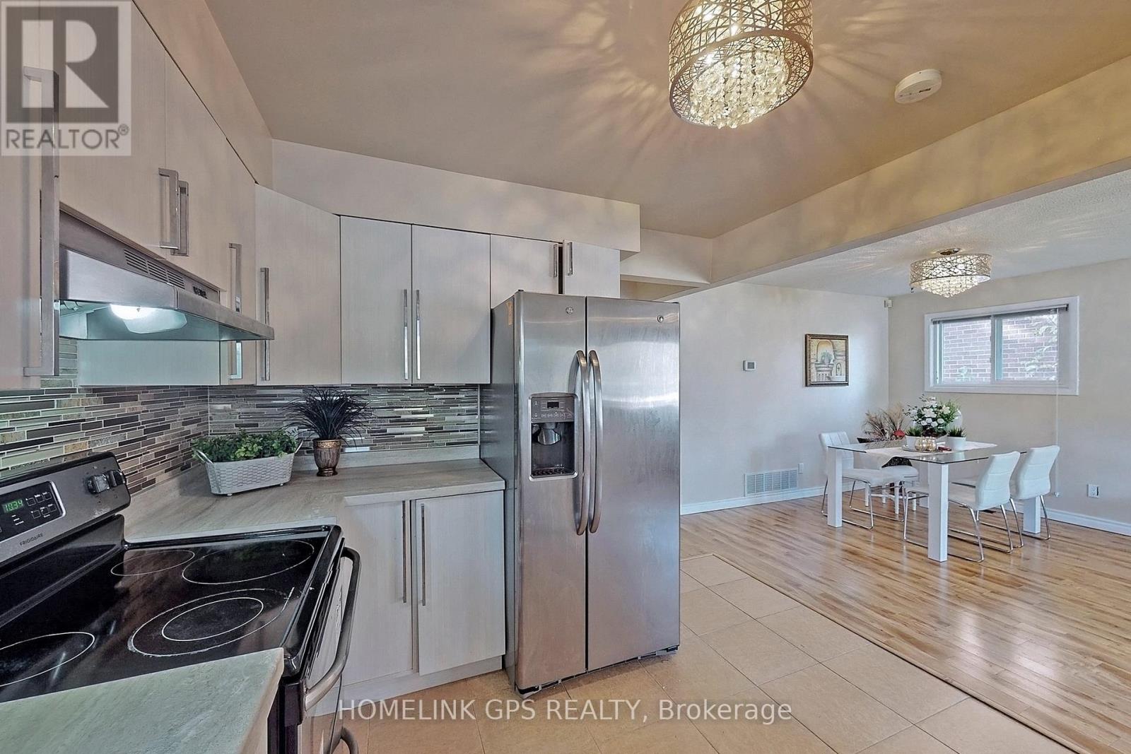 267 ELGIN MILLS ROAD W