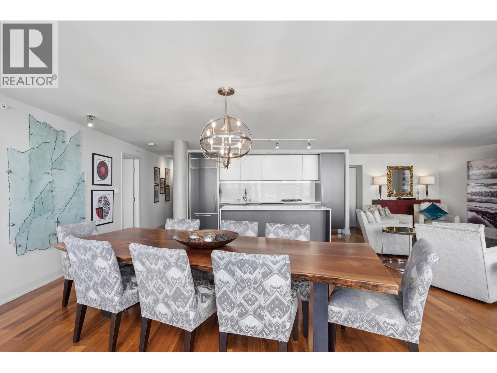 701 1762 DAVIE STREET