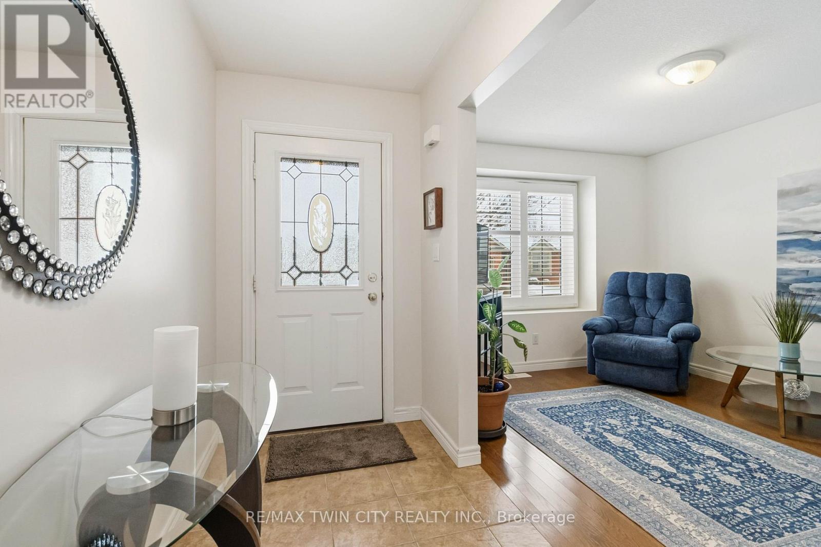 14 - 15 COBDEN COURT