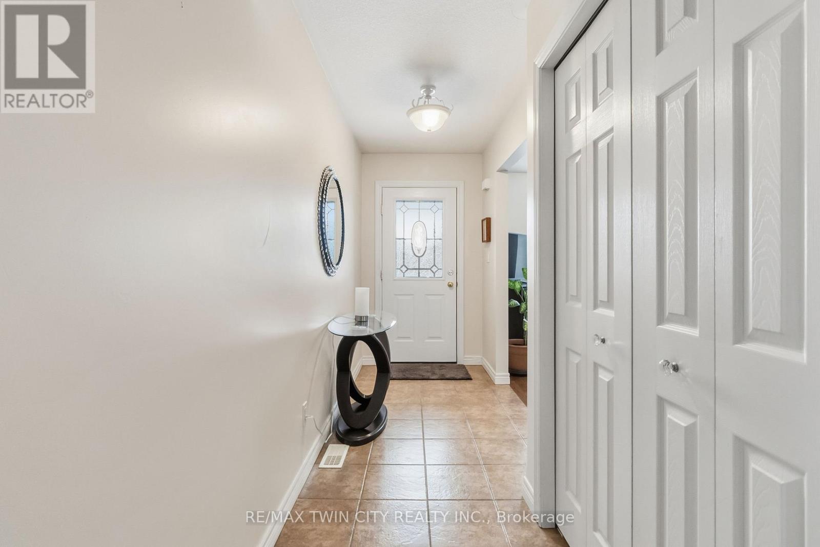 14 - 15 COBDEN COURT