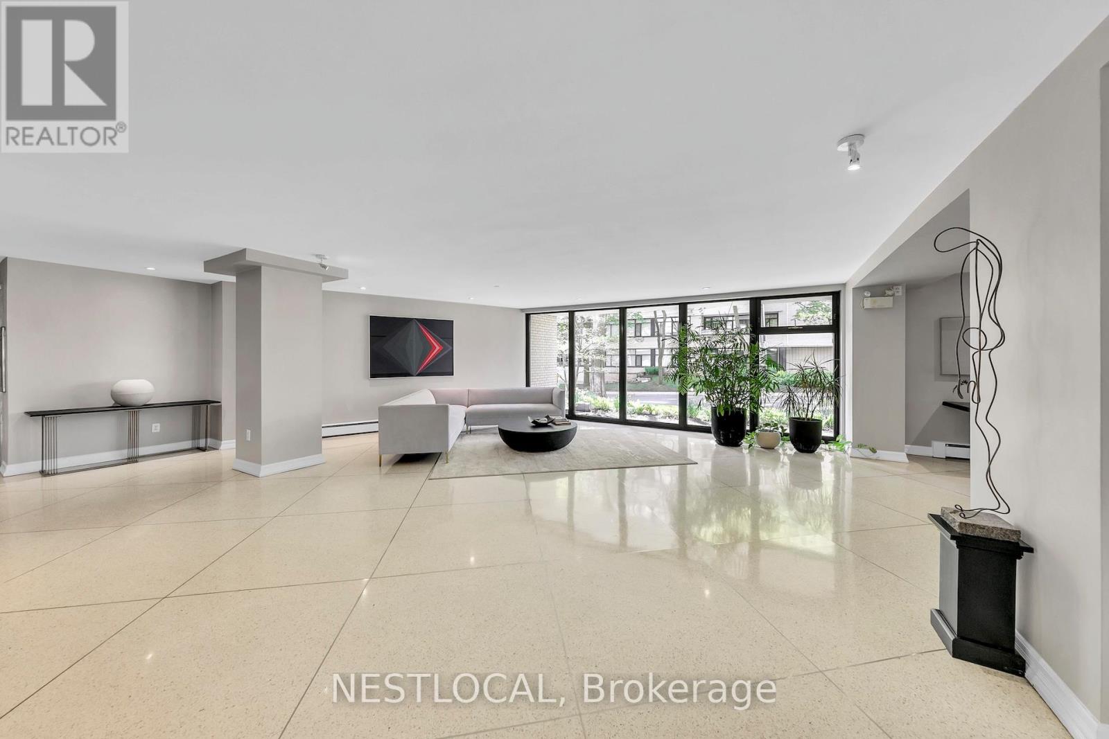 Photo 1 of 19 — 504 - 581 AVENUE ROAD AVENUE Unit 504, Toronto (Yonge-St. Clair), ON M4V2K4