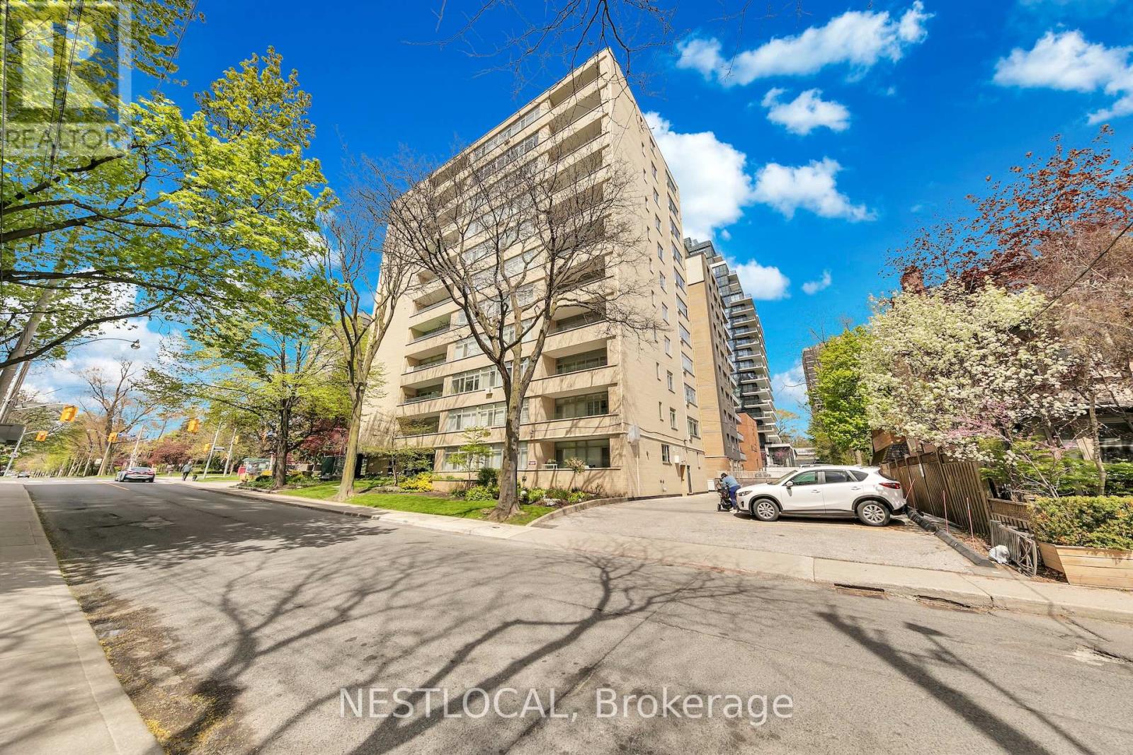 504 - 581 AVENUE ROAD AVENUE
