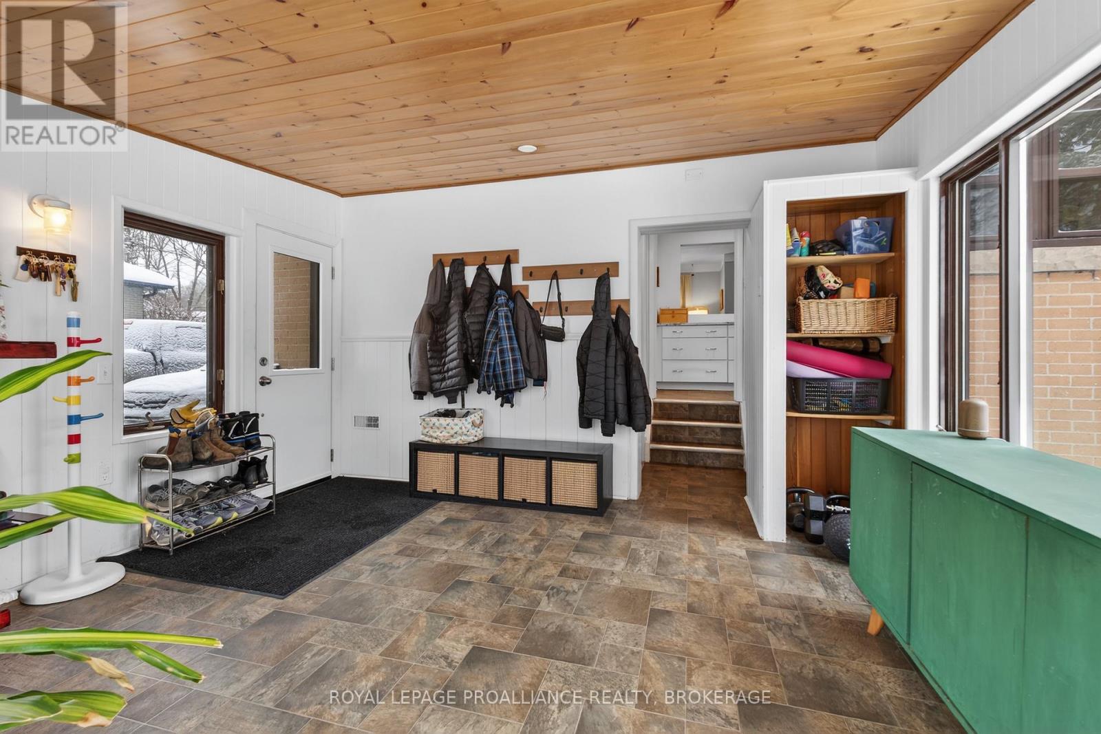 1746 MARIAN CRESCENT