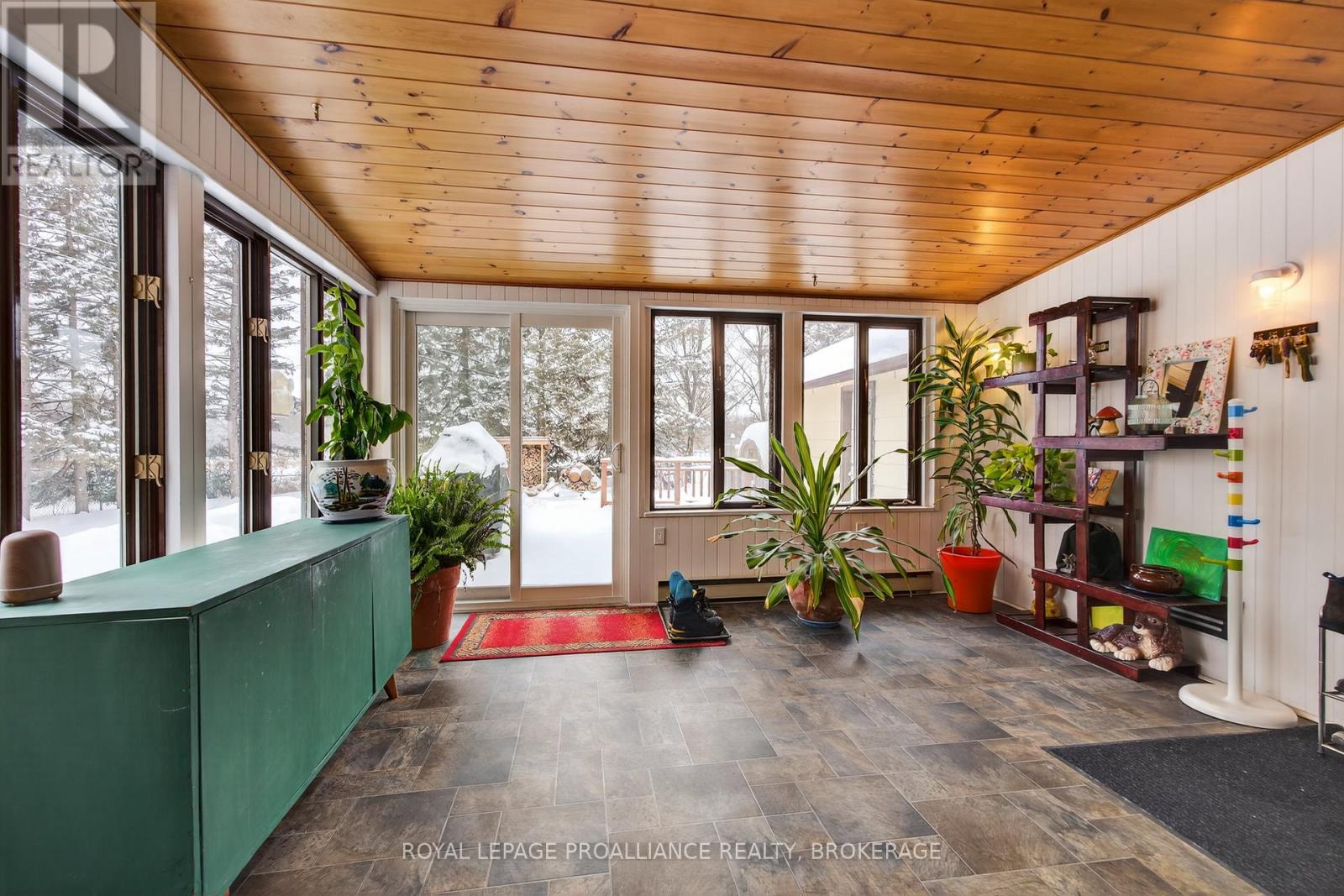 1746 MARIAN CRESCENT