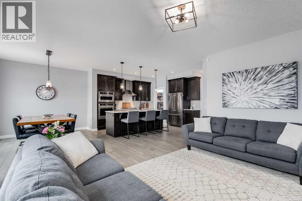 230 Nolanhurst Bay NW