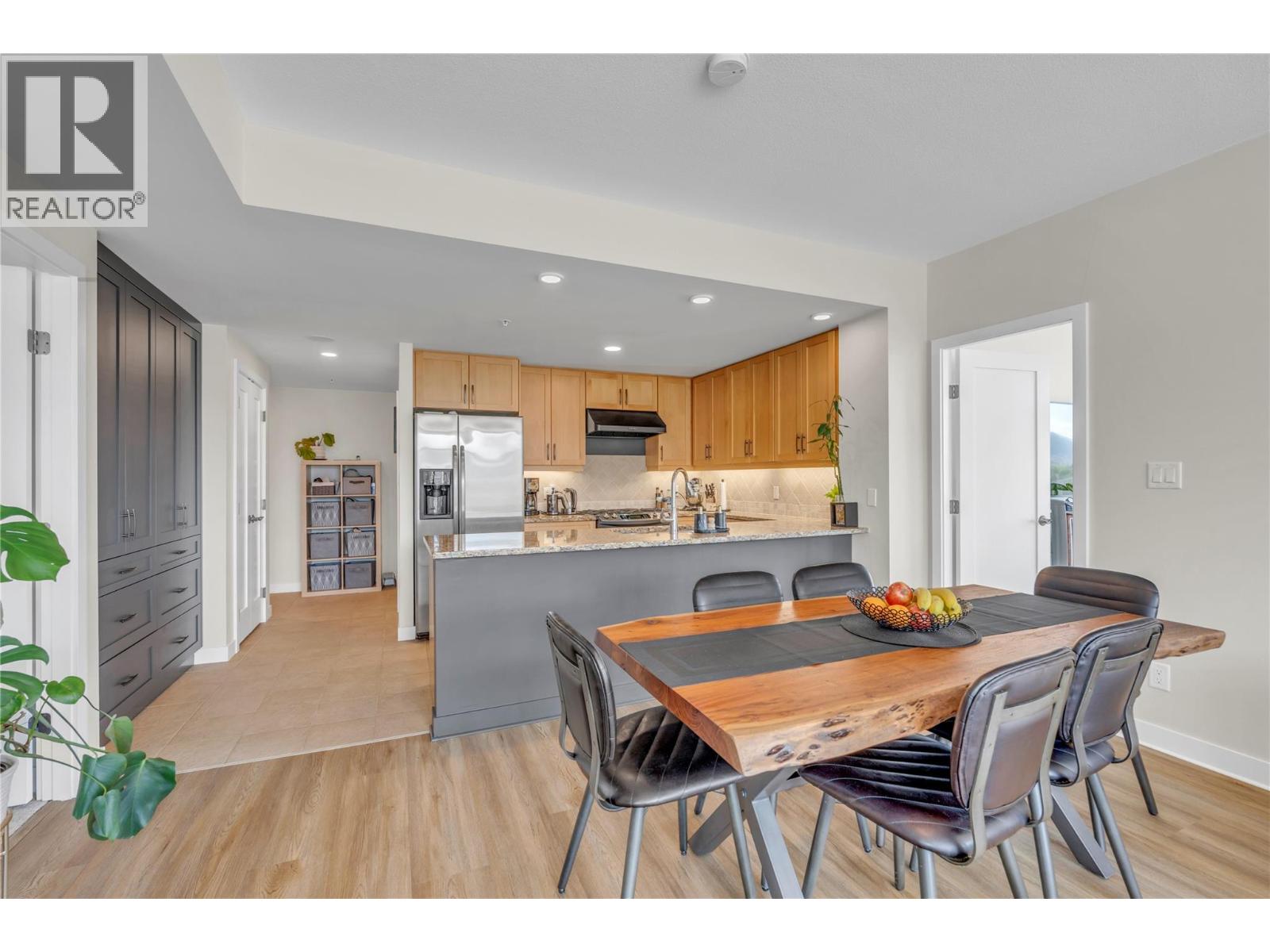 160 Lakeshore Drive Unit# 1006