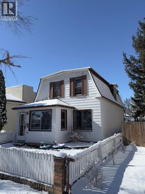 522 12B Street N Lethbridge AB T1H2L5