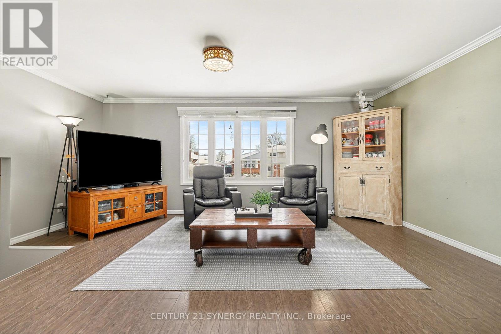 1350 LINDEN CRESCENT