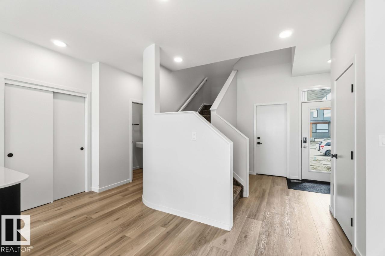 423 31 ST SW