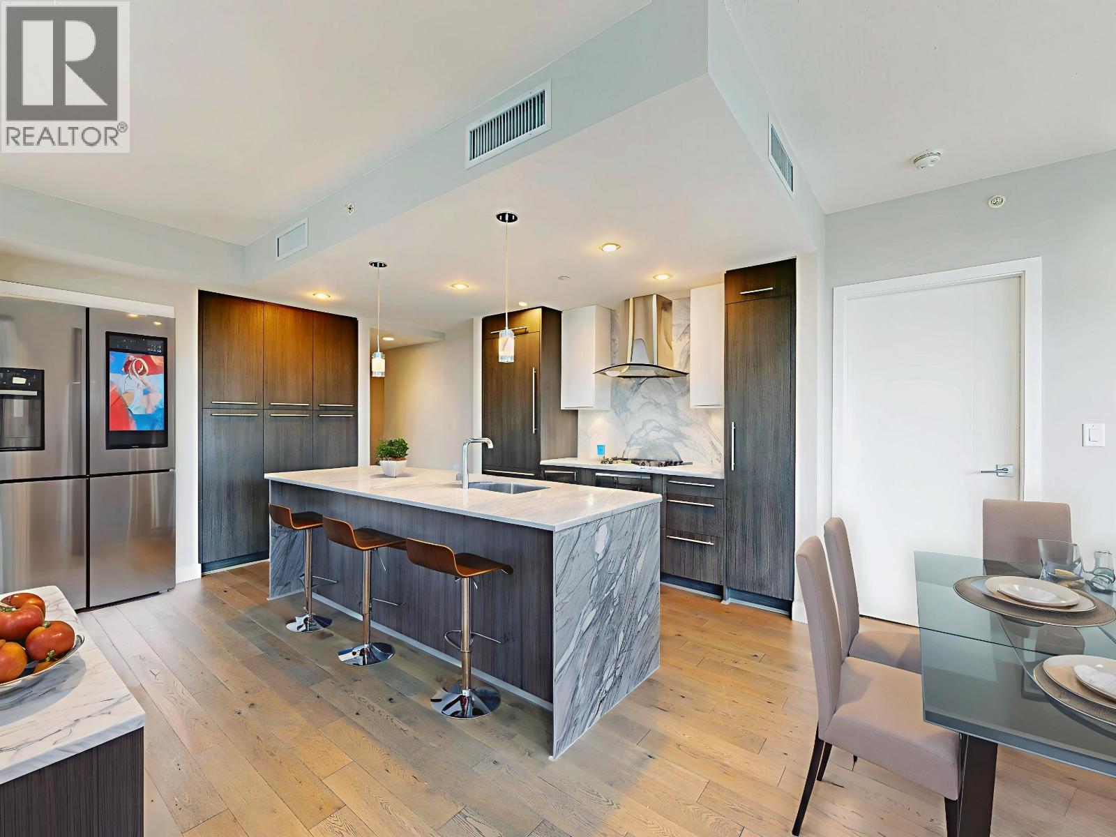 408 677 W 41ST AVENUE