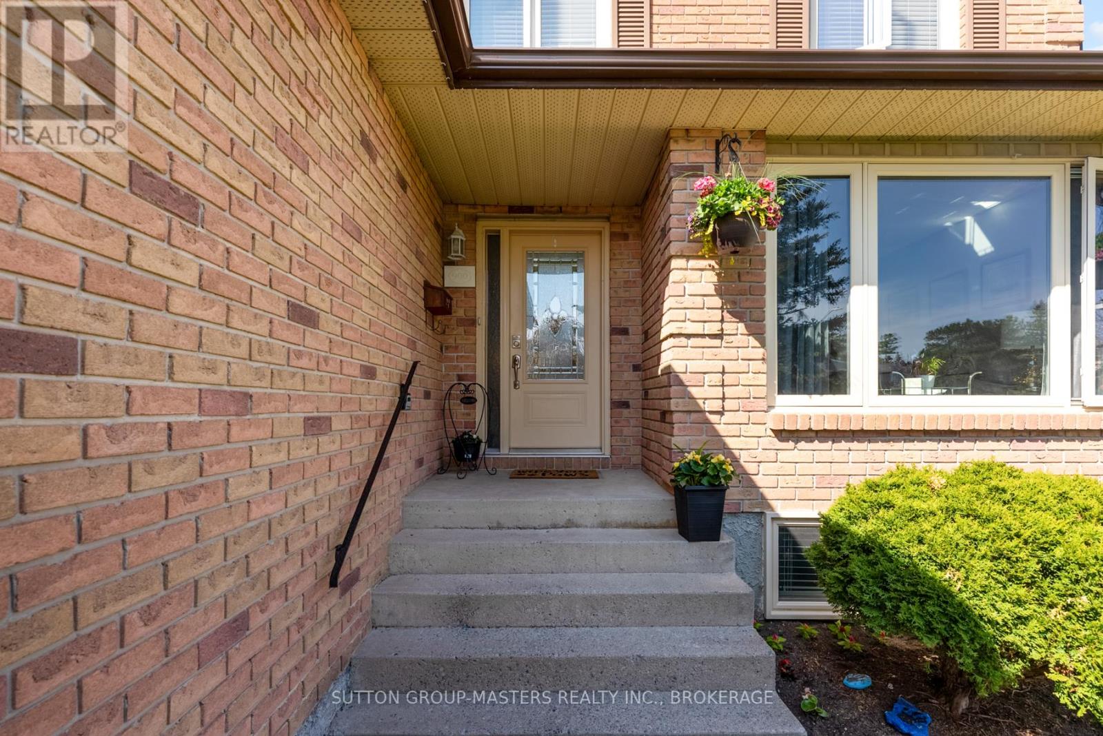 900 MONA DRIVE