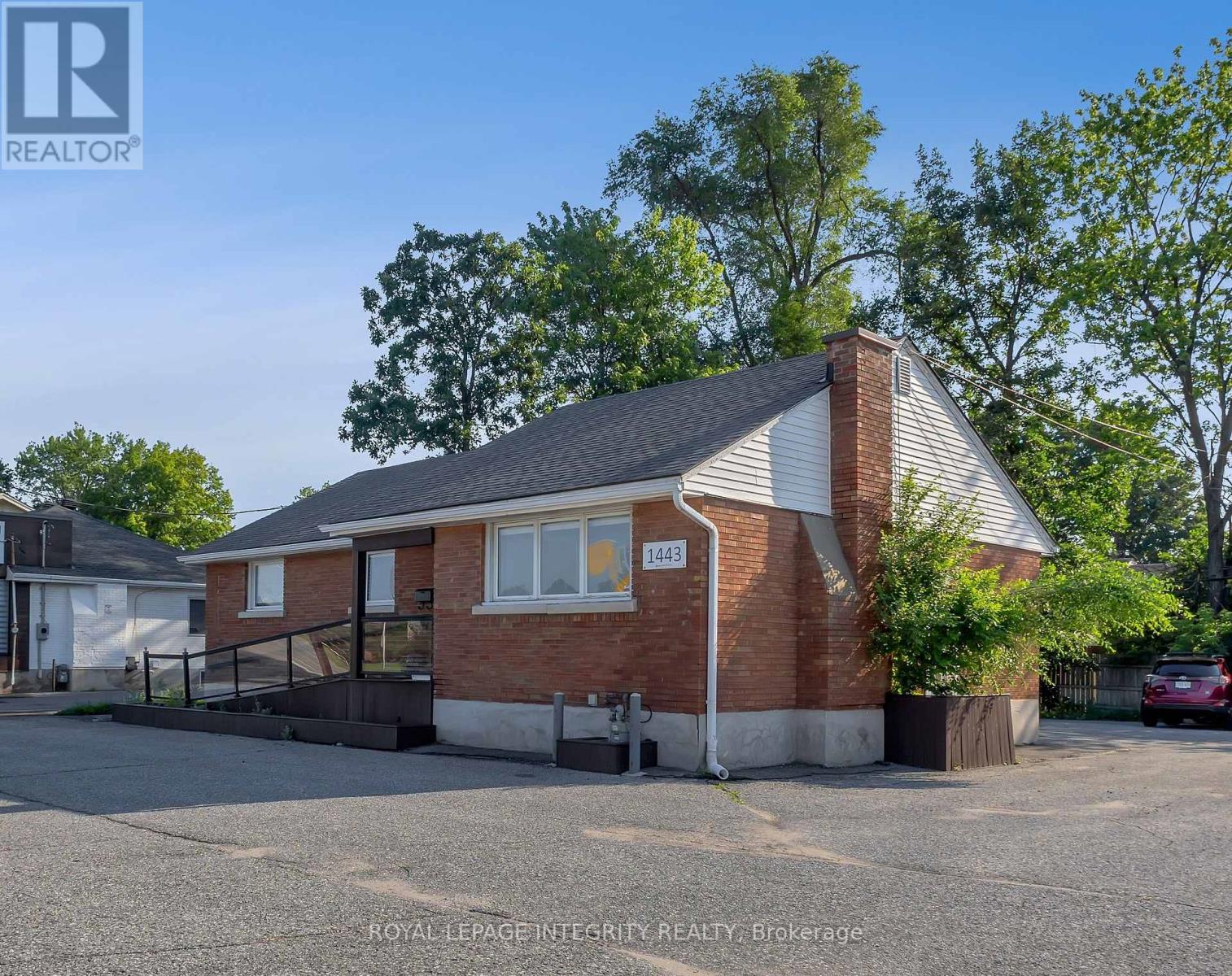 1443 WOODROFFE AVENUE