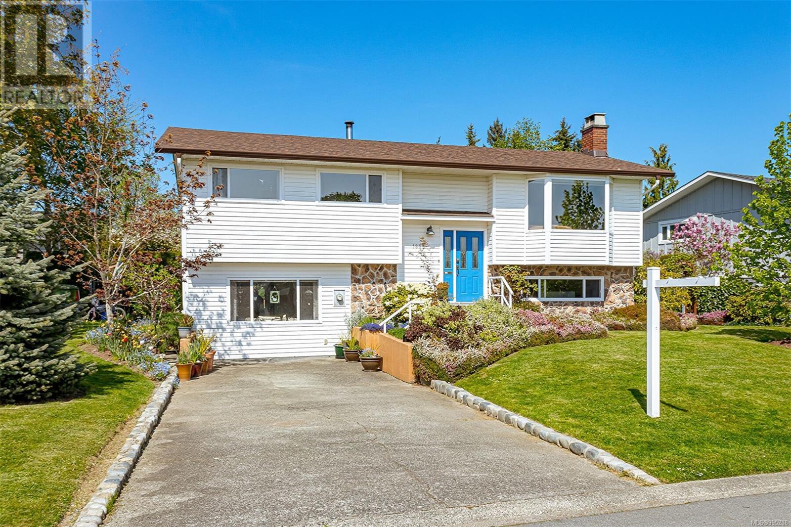 1886 Seaboard Cres